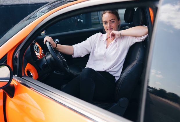 Medewerkers en hun auto : Charlotte en haar Fiat 500 TwinAir